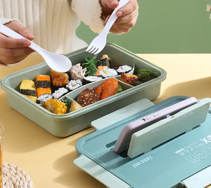 1400Ml 4 Compartments Plastic Food Lunch Box With Spoon And Fork Lid Yl-441 Green