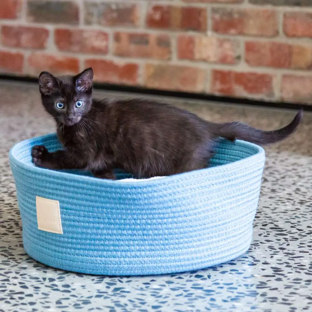 15% OFF: FuzzYard Life Rope Basket Pet Bed (French Blue)