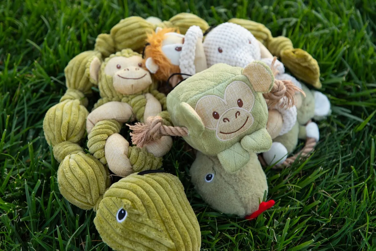 Hemp Monkey Twist Dog Toy, Fun Squeaker in Head, Stimulates Pets Mentally & Physically, Cute Twisted Body with Hemp, Tough Hemp Rope for Chewing & Fetching, Non-Toxic, Cleans Teeth, Variety of Textures, for Pets