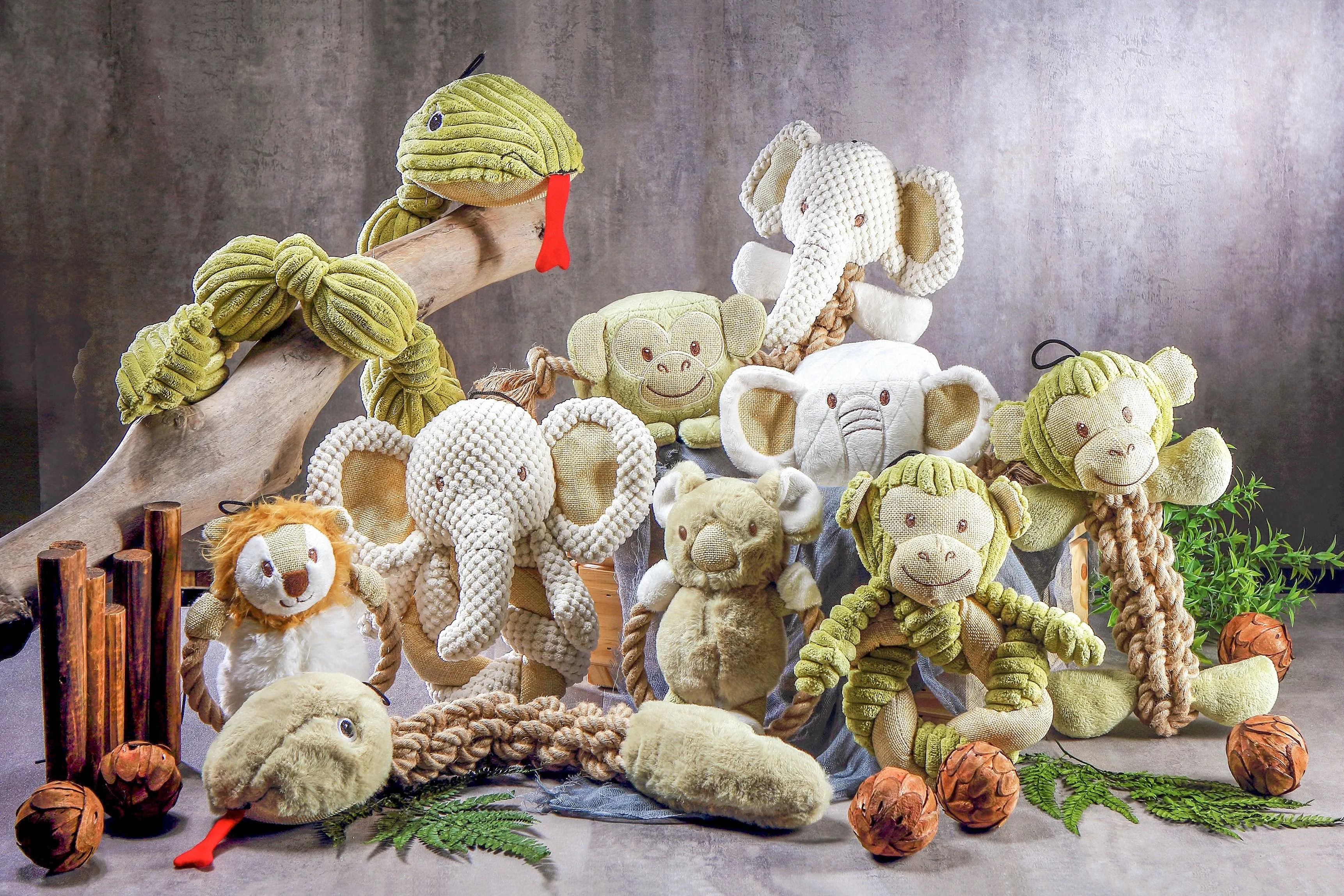 Hemp Monkey Twist Dog Toy, Fun Squeaker in Head, Stimulates Pets Mentally & Physically, Cute Twisted Body with Hemp, Tough Hemp Rope for Chewing & Fetching, Non-Toxic, Cleans Teeth, Variety of Textures, for Pets