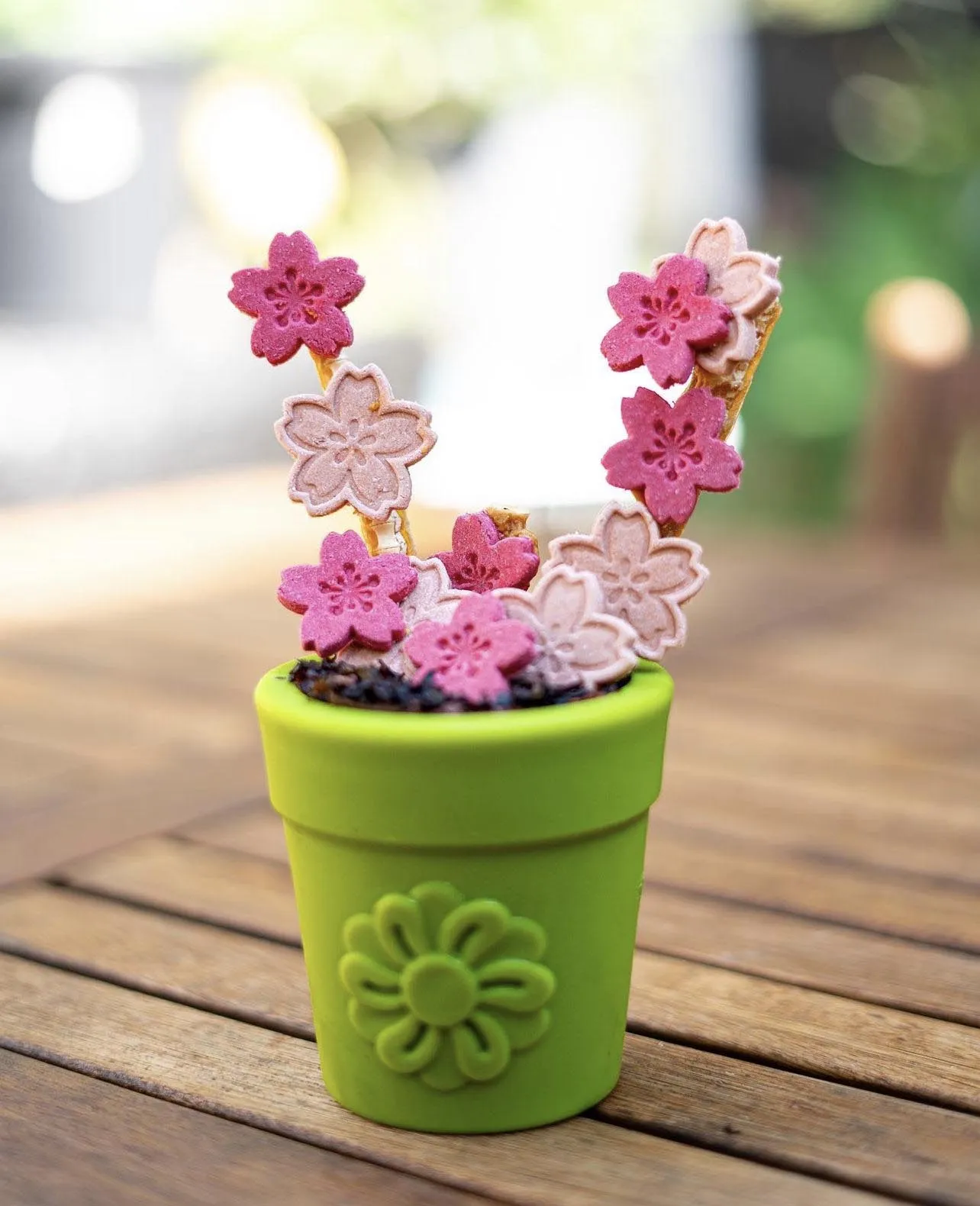 Large Flower Pot Durable PUP-X Rubber eCup Treat Dispenser & Enrichment Toy