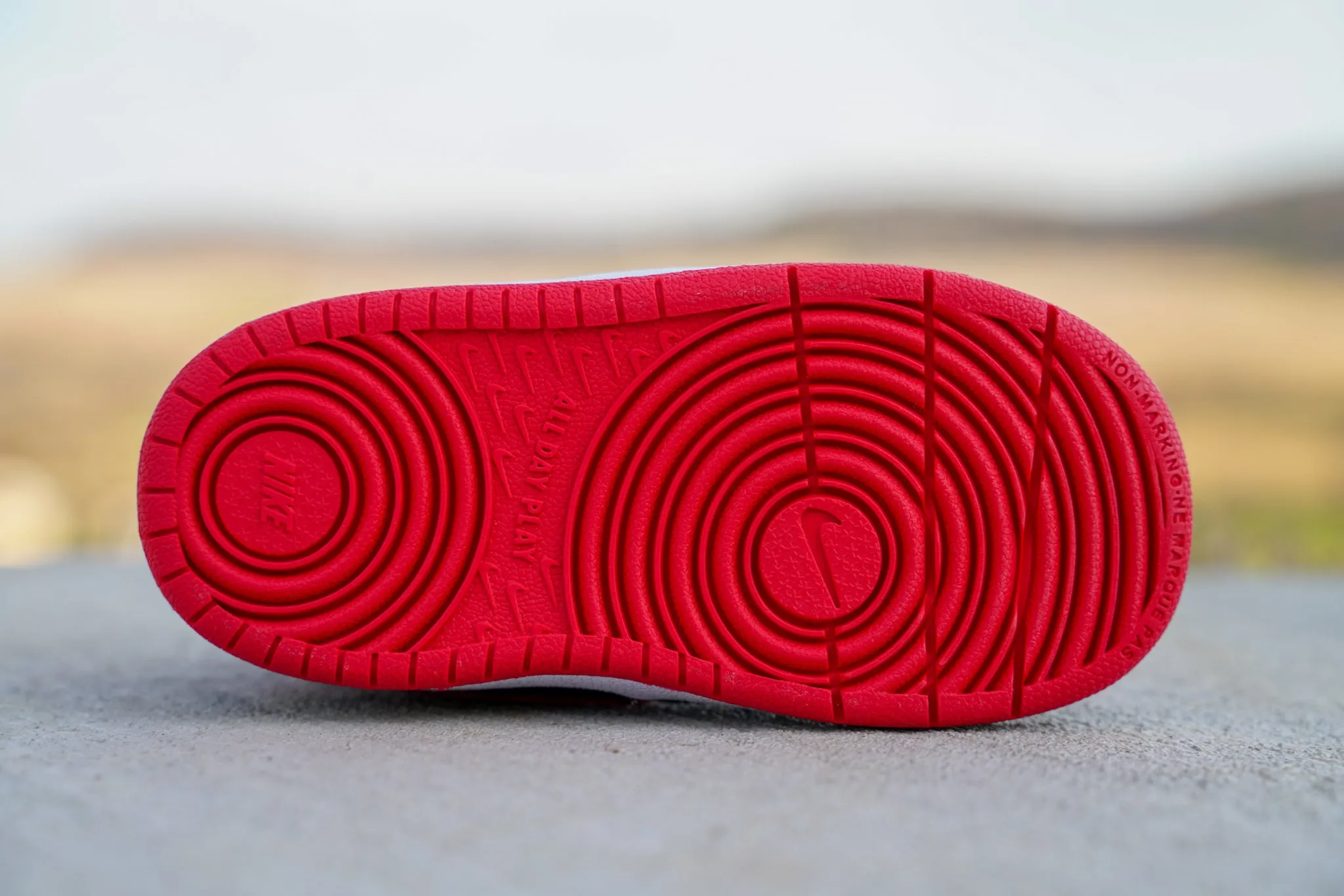 Nike Court Borough Low 2 [UNIVERSITY RED BLACK] Standing Sneaker Putter Cover